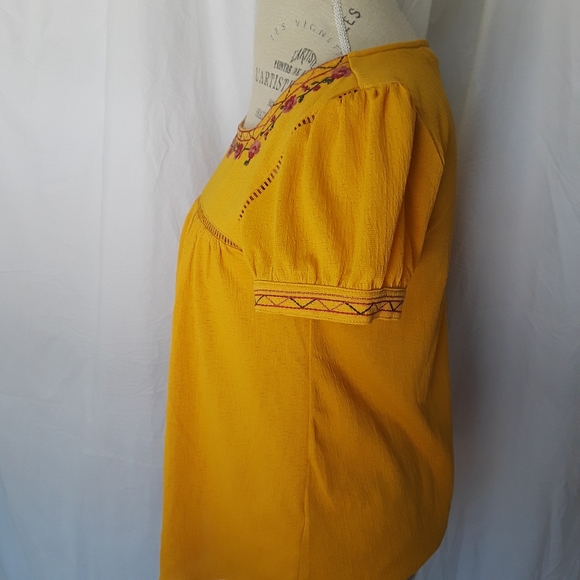 Gorgeous Yellow Shirt with Floral Embroidery Large - Picture 4 of 7